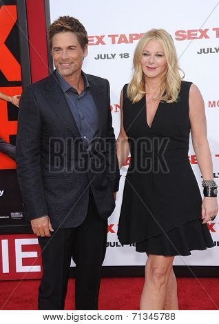 LOS ANGELES - JUL 10:  Rob Lowe & Sheryl Berkoff arrives to the 