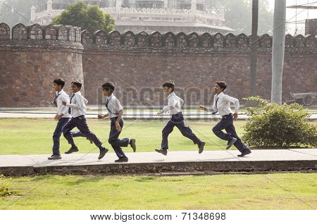 School Class Visits Humayun's Tomb In Delhi