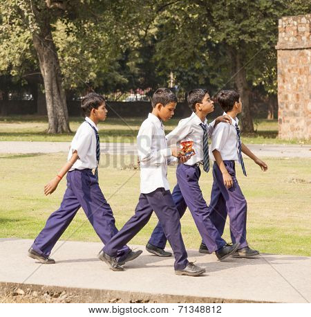 School Class Visits Humayun's Tomb In Delhi