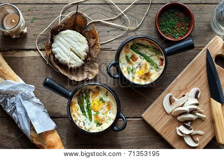Pots with baked eggs