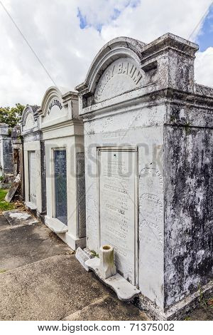 Lafayette Cemetery In New Orleans With Historic Grave Stones