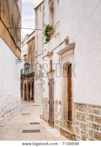 Starobylé uličky města Martina Franca. Apulie.