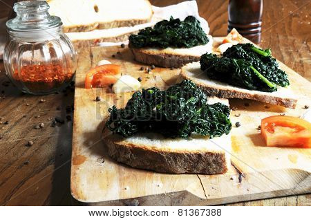 Canapè with black cabbage