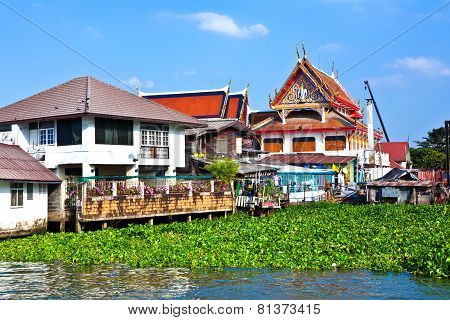 BANGKOK, THAILAND - DEC 27, 2012: temple at the river Mae Nam Chao Phraya in Bangkok