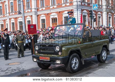 General on SUV on parade in Tyumen