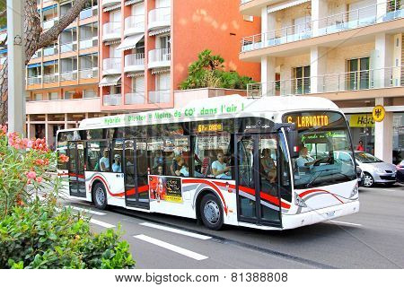 Van Hool A330