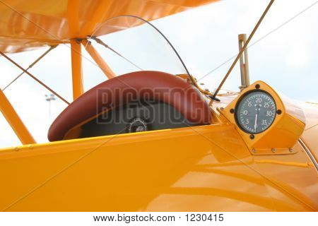 Oldtimer jaune