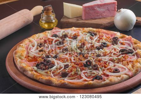 Traditional Calabresa Pizza