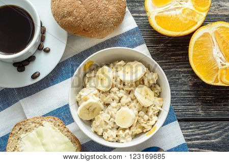 Breakfast with oatmeal / Healthy breakfast / Oatmeal with banana