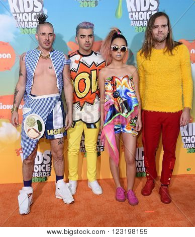 LOS ANGELES - MAR 12:  DNCE arrives to the Nickeloden's Kid's Choice Awards 2016  on March 12, 2016 in Hollywood, CA.                