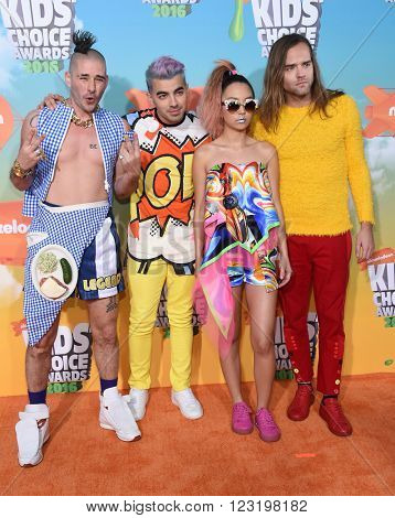 LOS ANGELES - MAR 12:  DNCE arrives to the Nickeloden's Kid's Choice Awards 2016  on March 12, 2016 in Hollywood, CA.                