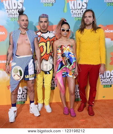 LOS ANGELES - MAR 12:  DNCE arrives to the Nickeloden's Kid's Choice Awards 2016  on March 12, 2016 in Hollywood, CA.                