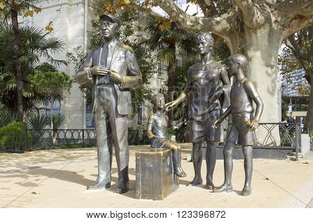 SOCHI, RUSSIA - November 06, 2015: The monument Mother, the father, two children from them the girl sits on a traveling bag waiting for a trip. The marina, Sochi, Russia is established