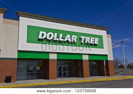 Indianapolis - Circa March 2016: Dollar Tree Discount Store. Offering an Eclectic Mix of Products at Discount Prices I