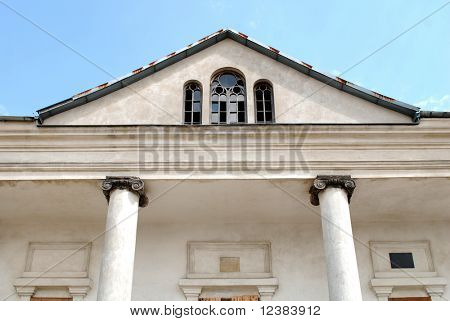 Den historiske synagoge blev bygget i 1851 i Klimontow. Polen