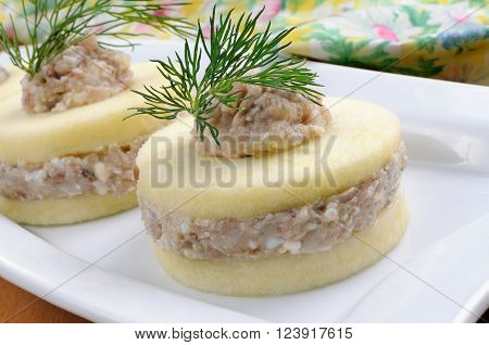 forshmak appetizer slices of apple and foie herring