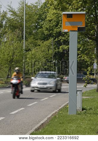 WEST YORKSHIRE, UK: VEHICLES BREAKING NEAR TO YELLOW GATSO SPEED CAMERA, 8TH MAY 2004, WEST YORKSHIRE, UK