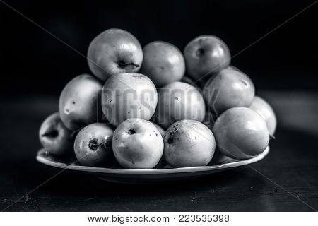 Fresh Ripe Indian Plum,bor,oemleria Cerasiformis Or Indian Jujubs In A White Glass Plate On Wooden S