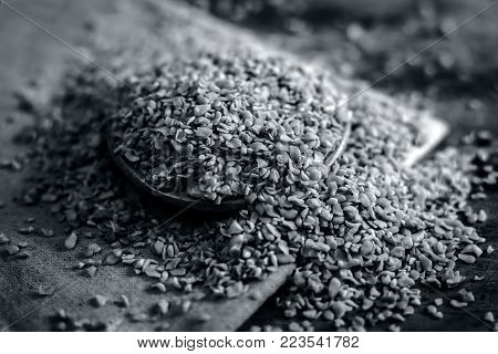 Crushed Fenugreek Seeds,trigonella Foenum-graecum Seeds,methi Ke Koriya In A Bowl On Wooden Surface.