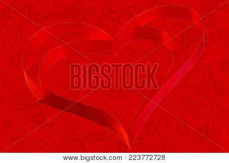 red background of red hearts for screensavers and postcards and wallpapers for Valentine's Day