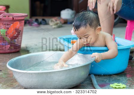 Toddler Infant Baby Boy Shoer In Outdoor Basin