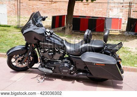 Bordeaux , Aquitaine France - 06 06 2021 : Harley Davidson 114 Black Bike Electra Road Glide Motorbi