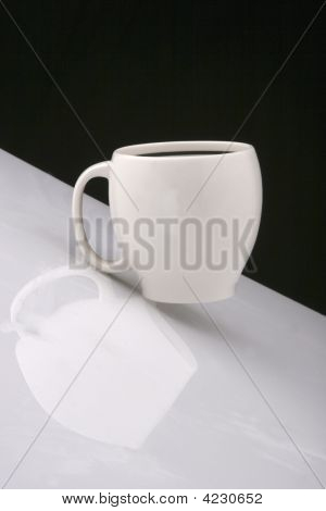 기울기에 커피잔