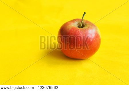 Pple Ripe Red Isolated, Close-up, On A Yellow Background With A Place For The Inscription. High Qual