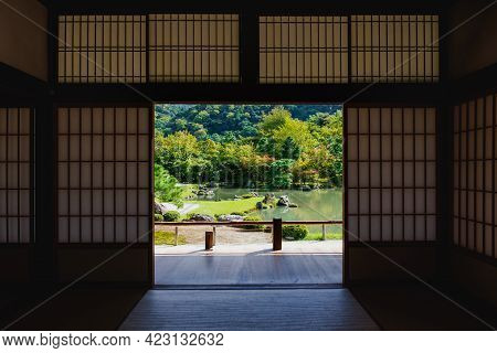 Kyoto, Japan - 18 September 2017: Traditional Japanese Room With View On Zen Garden Sogenchi At Tenr