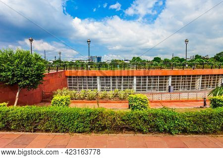 Central Park At The Rajiv Chowk Street In Connaught Place District In New Delhi, India