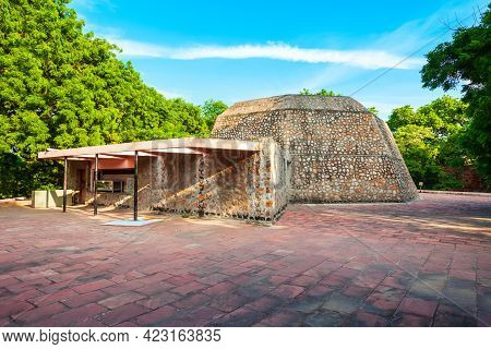 Nehru Planetarium Is Located In New Delhi City In India