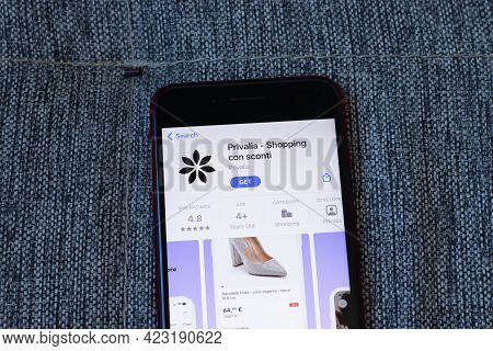 New York, Usa - 1 June 2021: Privalia - Shopping Con Sconti Mobile App Logo On Phone Screen, Close-u