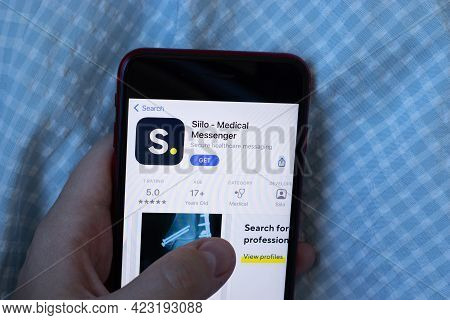 New York, Usa - 1 June 2021: Siilo - Medical Messenger Mobile App Logo On Phone Screen, Close-up Ico