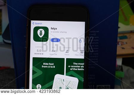 New York, Usa - 1 June 2021: Felyx Mobile App Logo On Phone Screen, Close-up Icon, Illustrative Edit