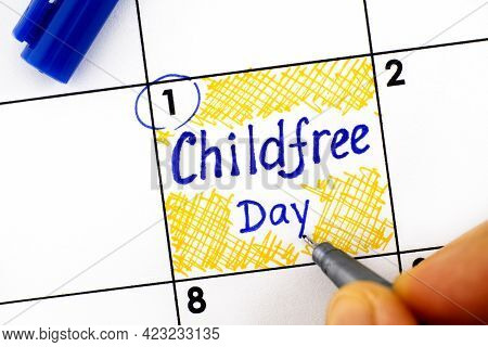 Woman Fingers With Pen Writing Reminder Childfree Day In Calendar. August 01.