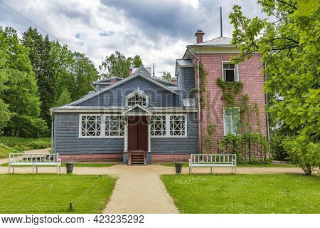 Family Estate In The Village Of Muranovo, Moscow Region, Russia