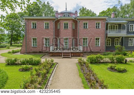 Family Estate In The Village Of Muranovo, Moscow Region, Russia