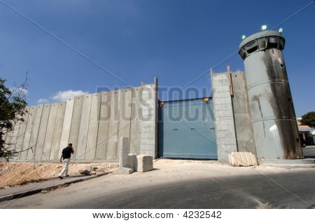 Barrier Wall