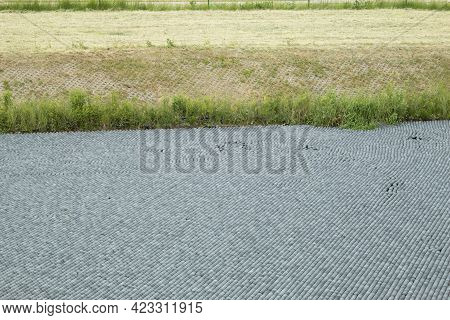 Black Plastic Balls For Filling Reservoirs. Shadow Balls Are Small Plastic Spheres That Float On The