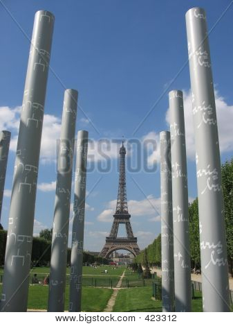 Eiffelturm und Spalten