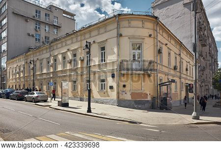 View Of The Residential House Of Merchant Natalia Aplaksina, 1830-1840, In Soviet Times The Building