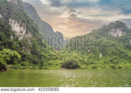 Trang An Scenic Landscape Complex In Ninh Binh Province, Vietnam A Unesco World Heritage Site. Resum