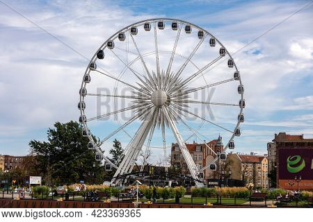 Gdansk, Poland - Sept 9, 2020: Ferris Wheel On The Granary Island In Gdansk, Poland