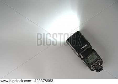 Moscow, Russia - June 10 2021: Speedlight Flash On A Gray Background When The Flash Itself Is Trigge