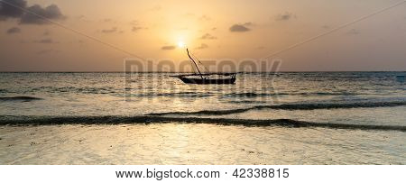 Wschód słońca nad Zanzibar