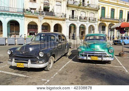 alte Plymouth geparkten Front des Kapitols