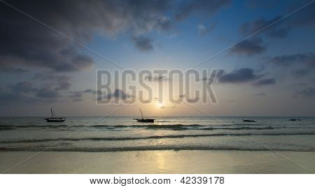 Wschód słońca nad Zanzibar