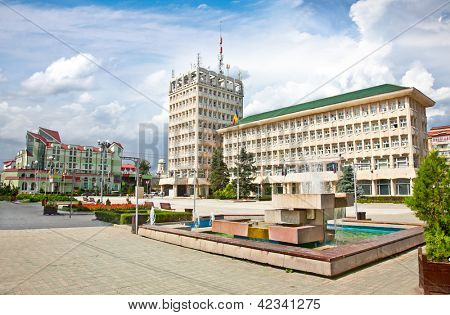 Centrale plein van Targoviste in Romania.Targoviste city, de oude hoofdstad van Valahia is een stad met een 