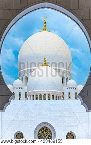 Abu Dhabi, United Arab Emirates ,the Domes Of The  Sheick Zayed Grand Mosque Seen From The Coutyard