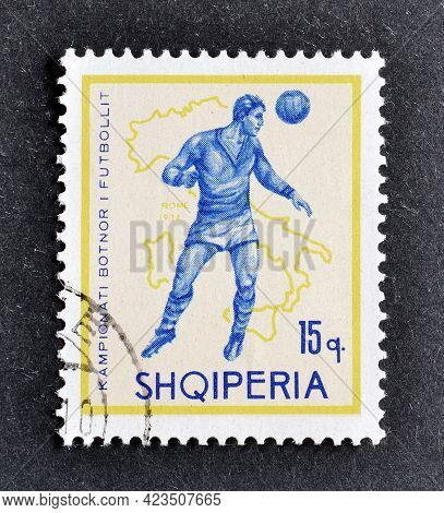 Albania - Circa 1966 : Cancelled Postage Stamp Printed By Albania, That Shows ‭football Player, Prom